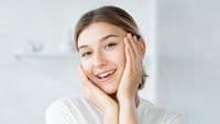 Skincare Niacinamide untuk Kulit Berjerawat: Kenapa Banyak Digunakan?