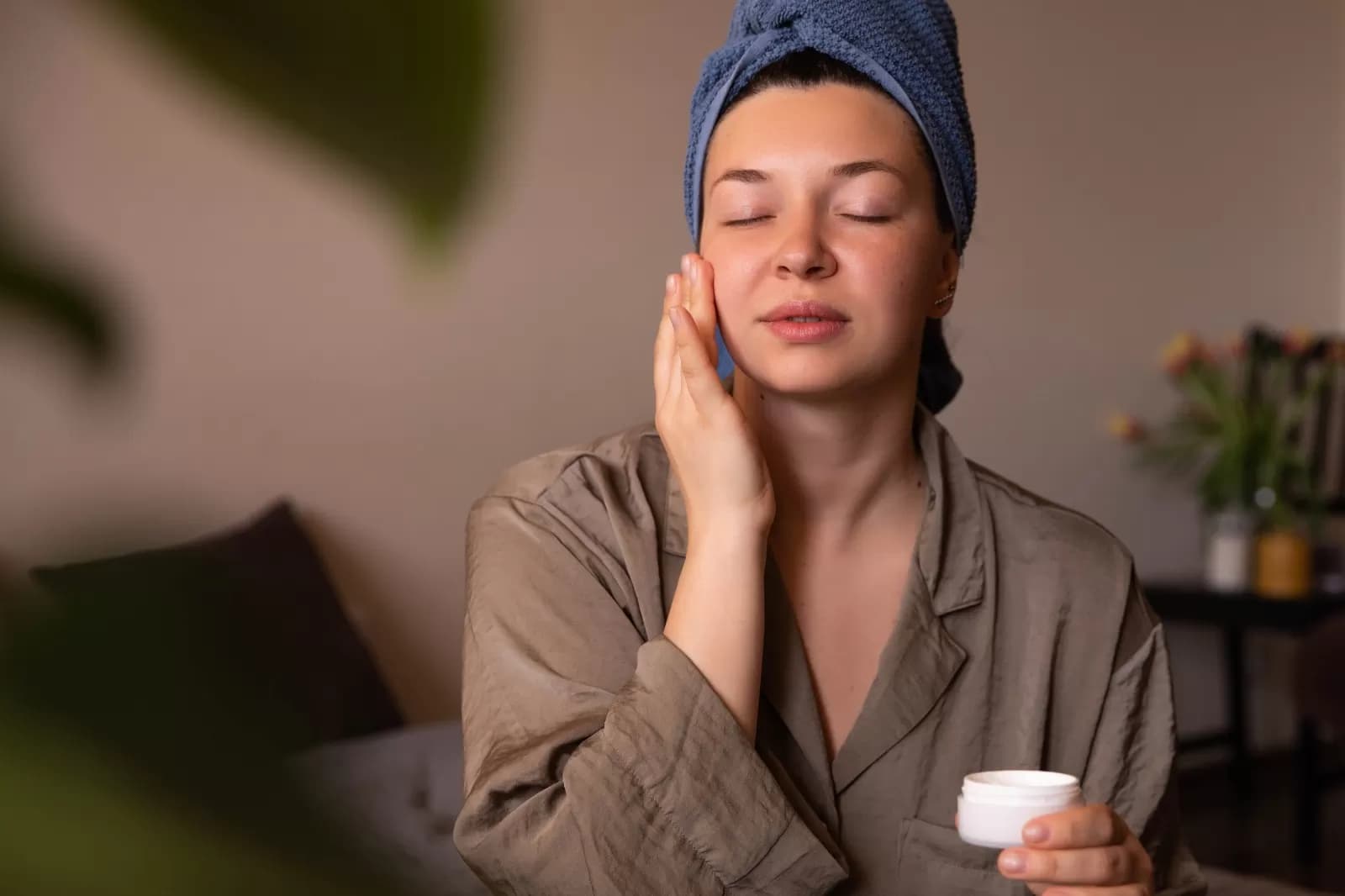 Kandungan Skincare untuk Skincare Malam yang Membantu Regenerasi Kulit