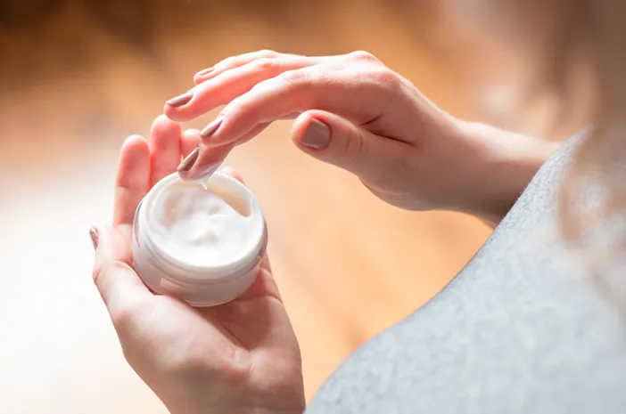 Bahaya Hydroquinone dalam Skincare: Apa yang Perlu Kamu Ketahui? Bahaya Hydroquinone dalam Skincare: Apa yang Perlu Kamu Ketahui?